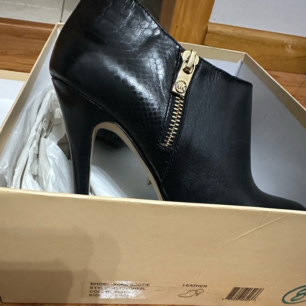 Michael kors york bootie black leather sz 8.5 - Picture 5 of 5